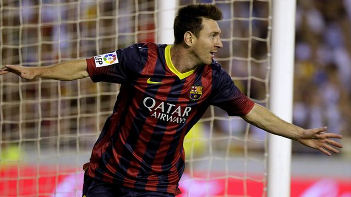Lionel Messi Kalenin Arkasından Gol Attı