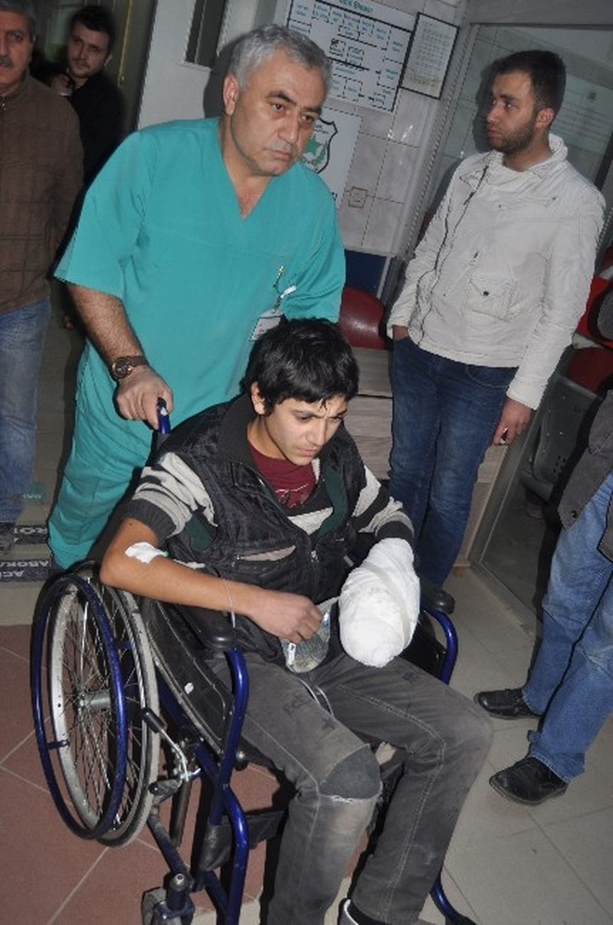 Yaralı Genci Sevk Ettiler, Kopan Parmaklarını Hastanede Unuttular
