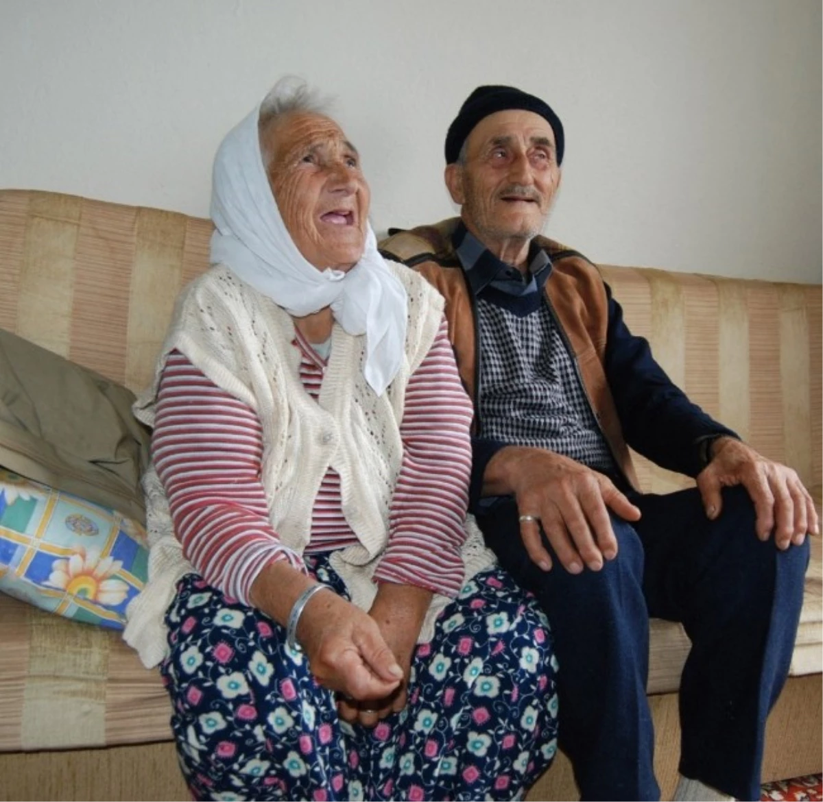 Yardımlar, Evi Yanan Yaşlı Çiftin Yüzünü Güldürdü