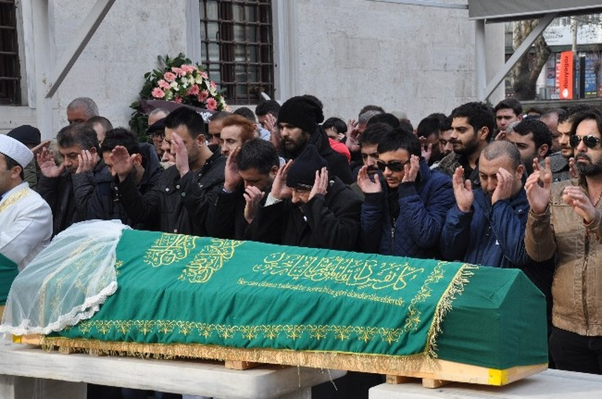 Yılbaşı Gecesi Öldürülen Ebru Erenler Son Yolculuğuna Uğurlandı