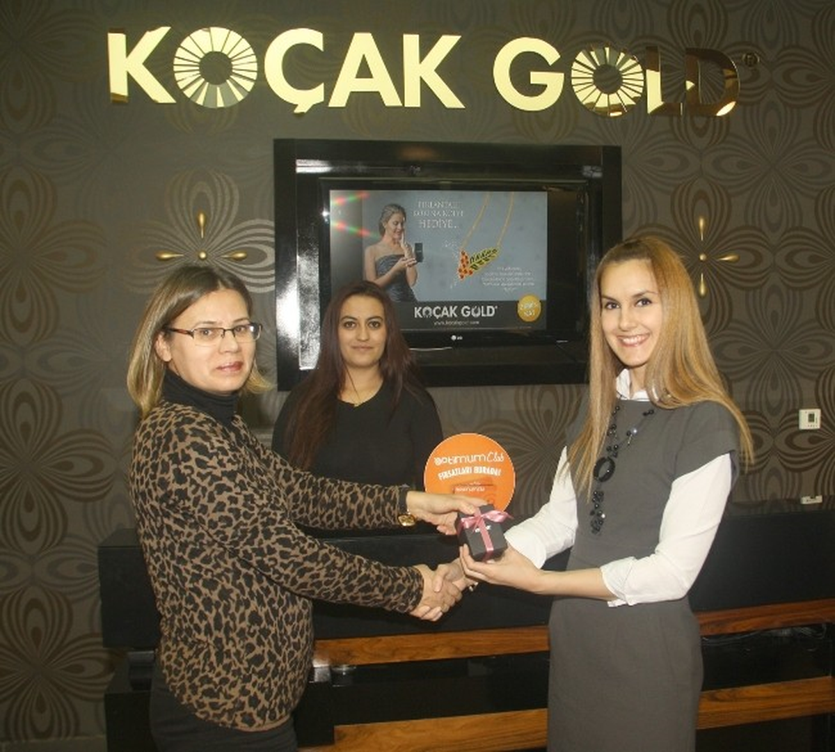 Alışveriş Yaptı Pırlanta Kolye Kazandı