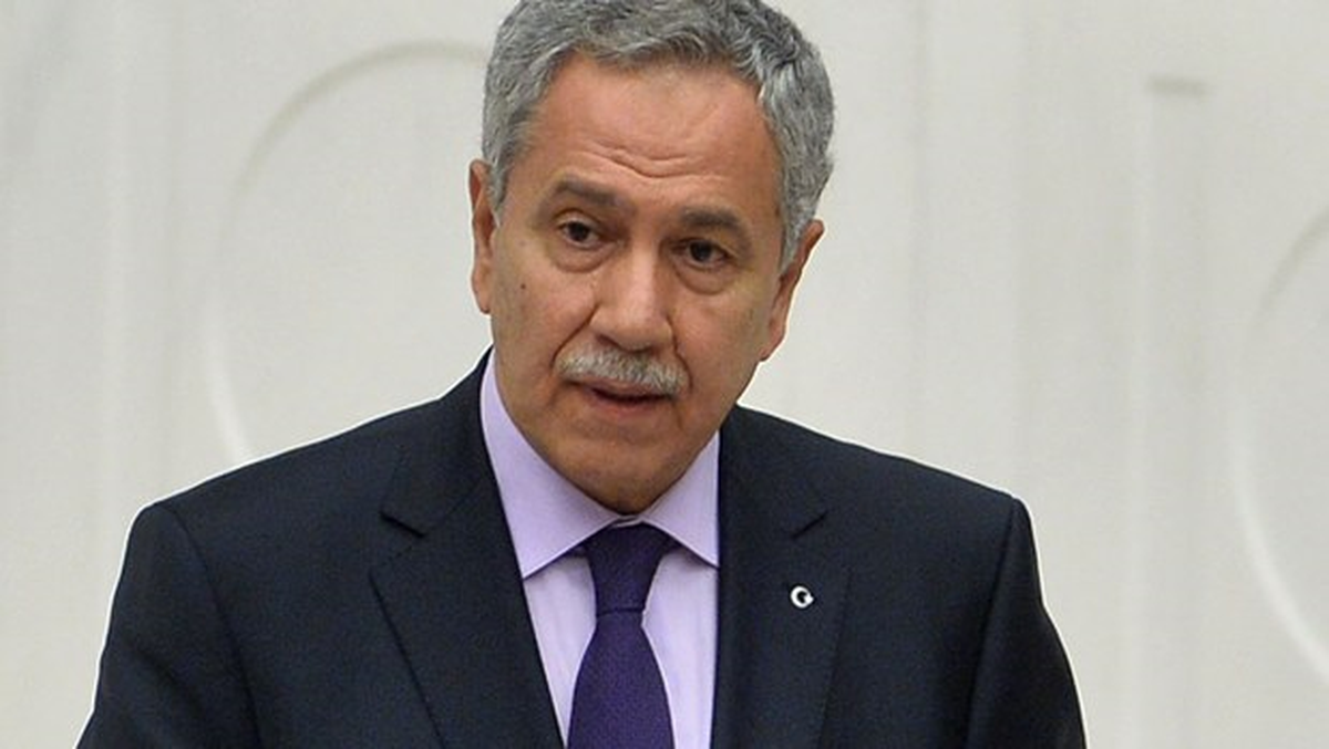 Arınç\'tan Siyasilere Twitter Eleştirisi