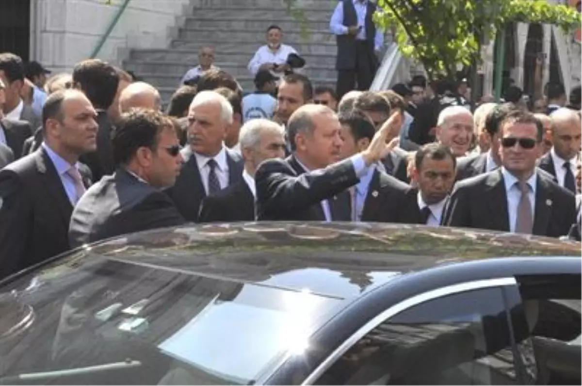 Başbakan Erdoğan Cuma Namazını Üsküdar\'da Kıldı