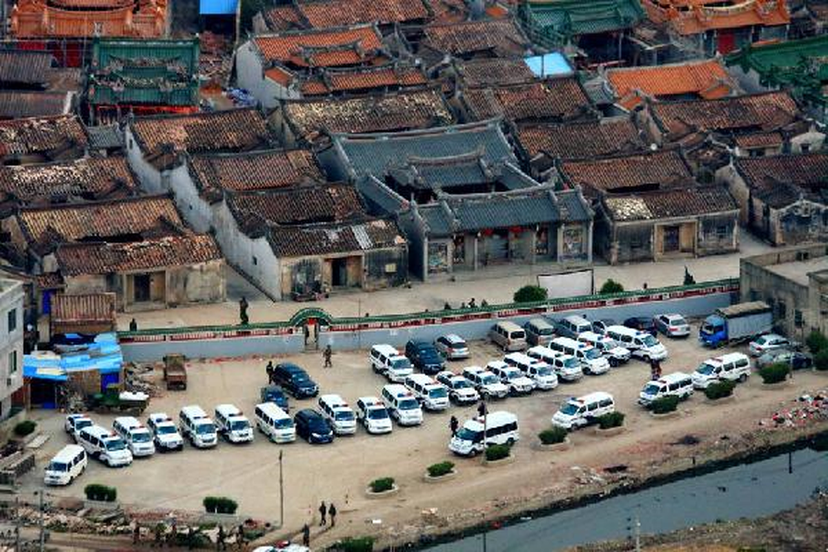 Üç Bin Polis Köyü Bastı