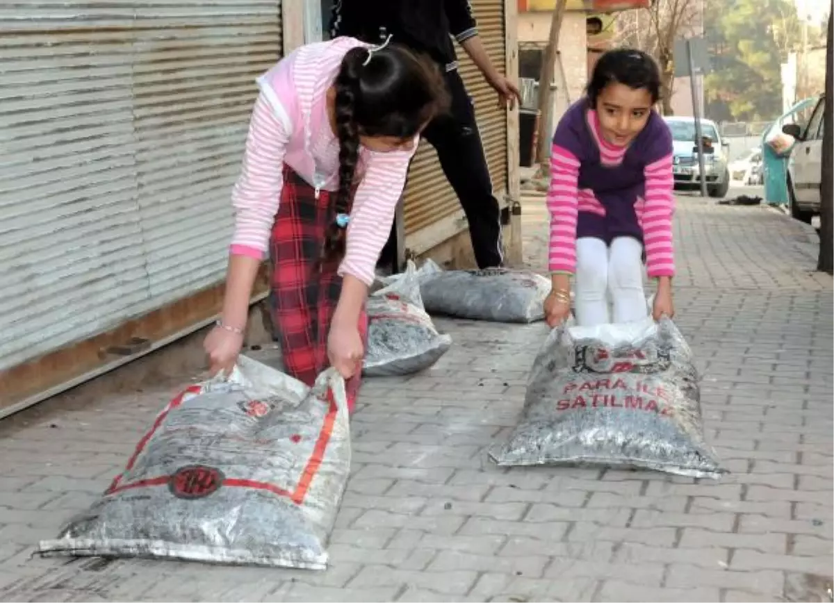 Gaziantep\'te 400 Suriyeli Aileye Kömür Dağıtıldı