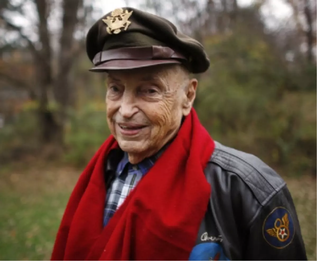 2. Dünya Savaşının Ünlü Pilotu Overstreet Öldü