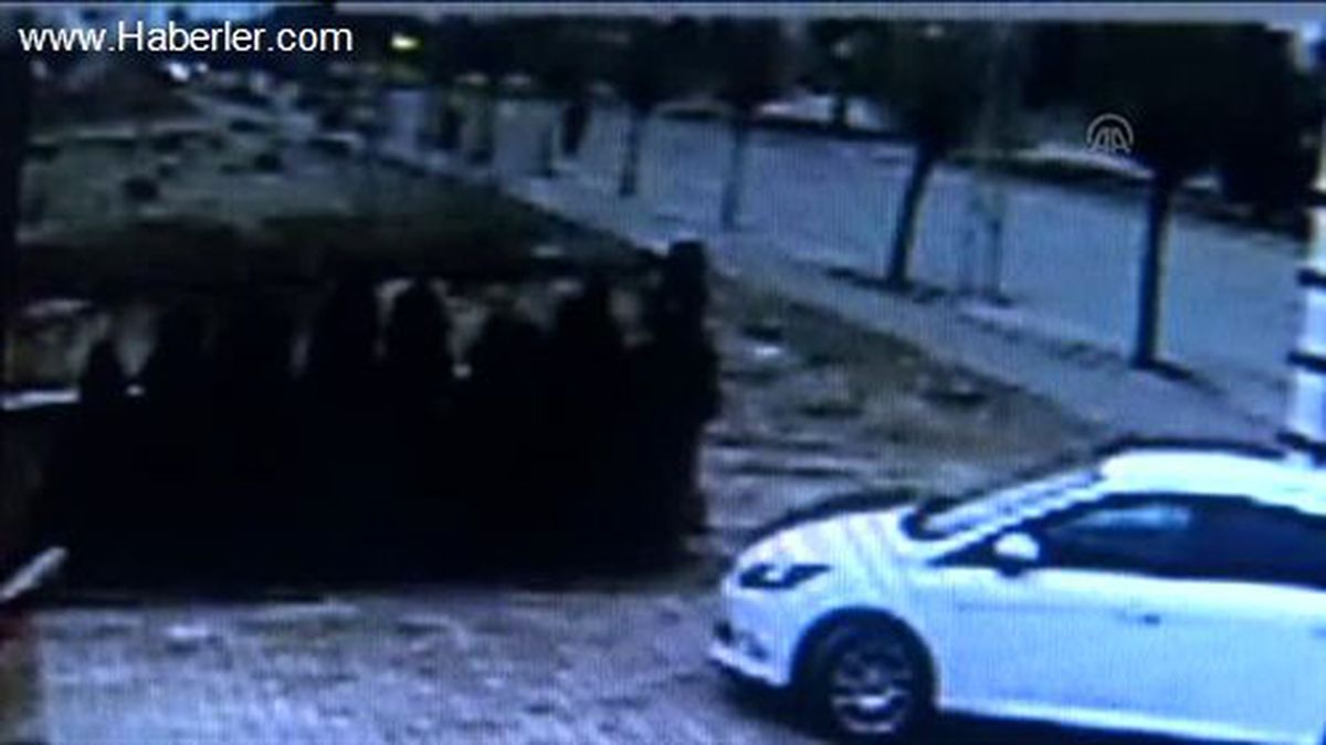 Karısını cadde ortasında öldürdüğü iddiası -