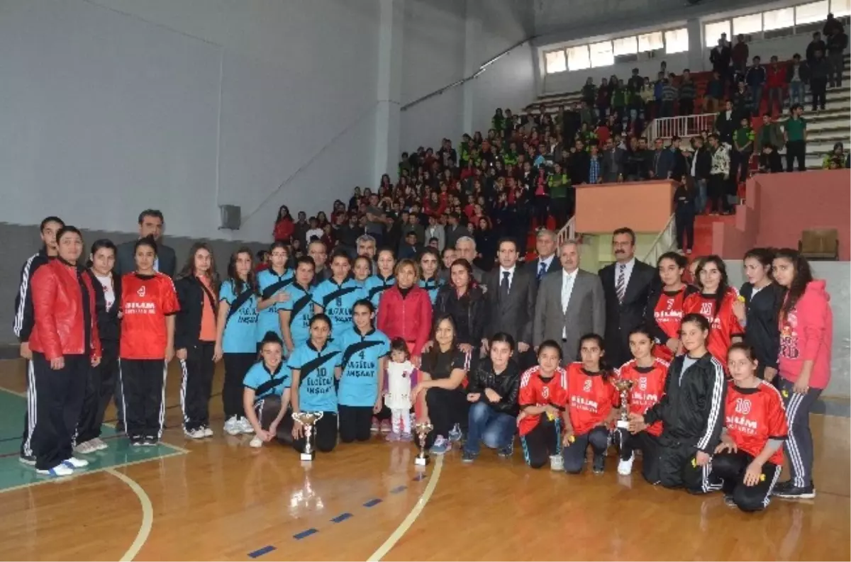 Kozan\'da Liseler Arası Voleybol Turnuvası Sona Erdi