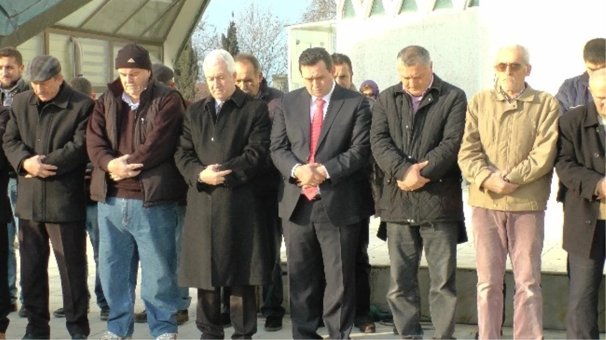 MHP Genel Başkan Yardımcısı Durmaz, Akçakoca\'da Cenaze Törenine Katıldı