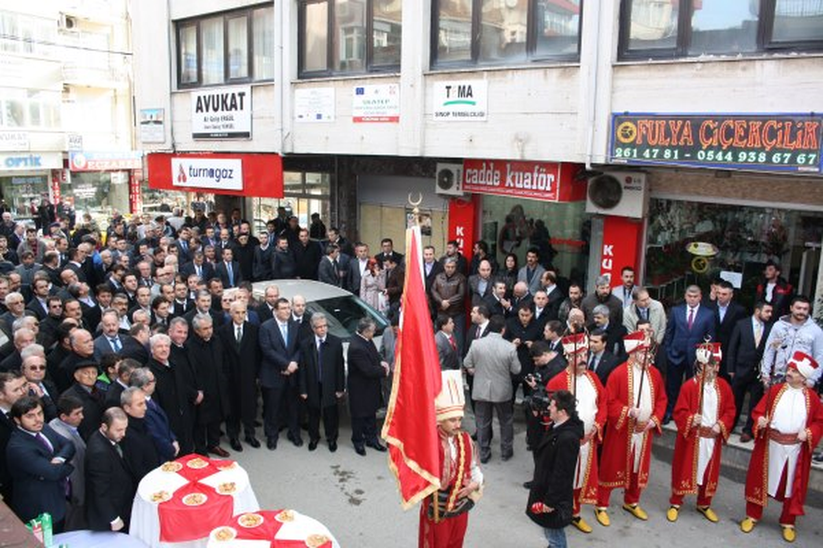 MÜSİAD Başkanı Olpak Sinop\'ta, Önce Cezaevinde Sergi Açtı