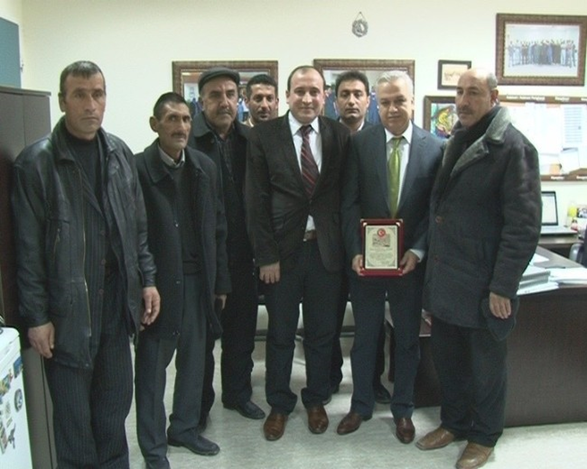Parçikan Eğitim ve Kültür Derneği\'nden Yılmaz\'a Plaket