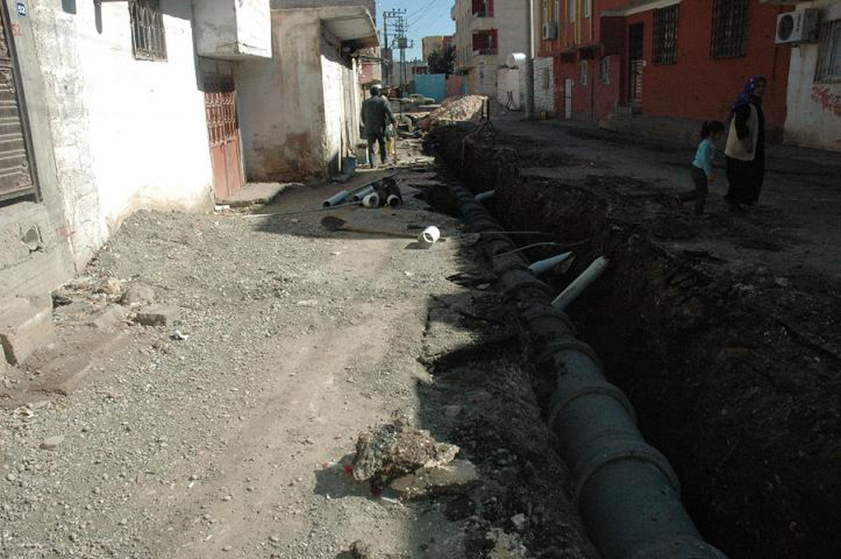 Viranşehir\'de Köy Yollarının Altyapı Çalışmaları Başladı