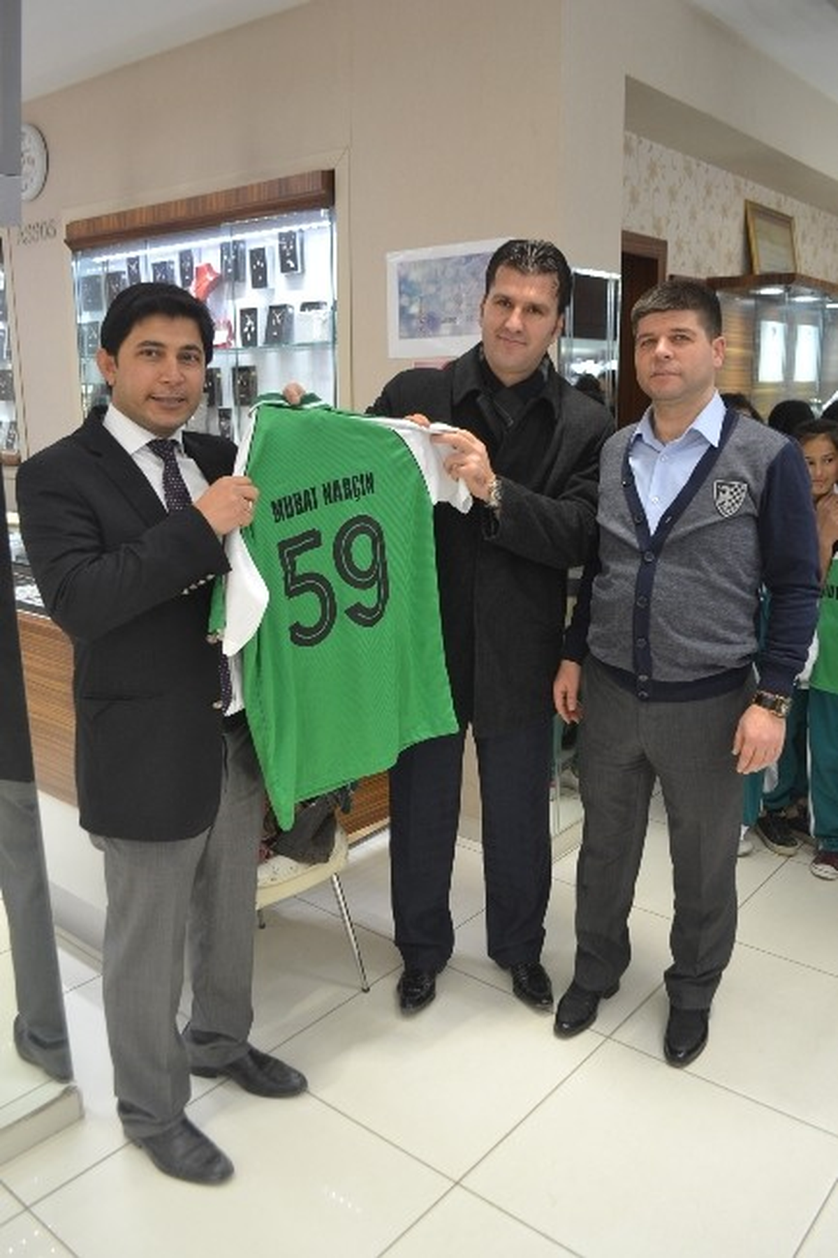 Sponsora Forma Hediye Ettiler