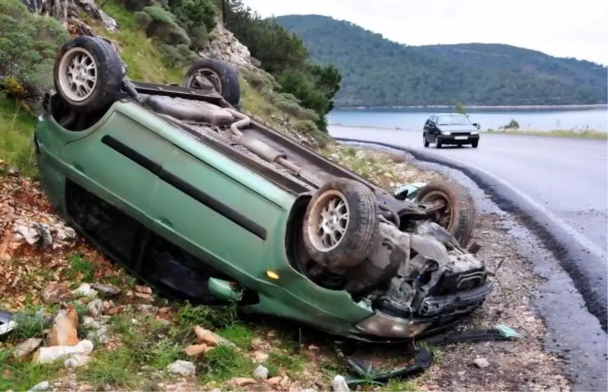 Takla Atan Otomobilden Sağ Çıktı