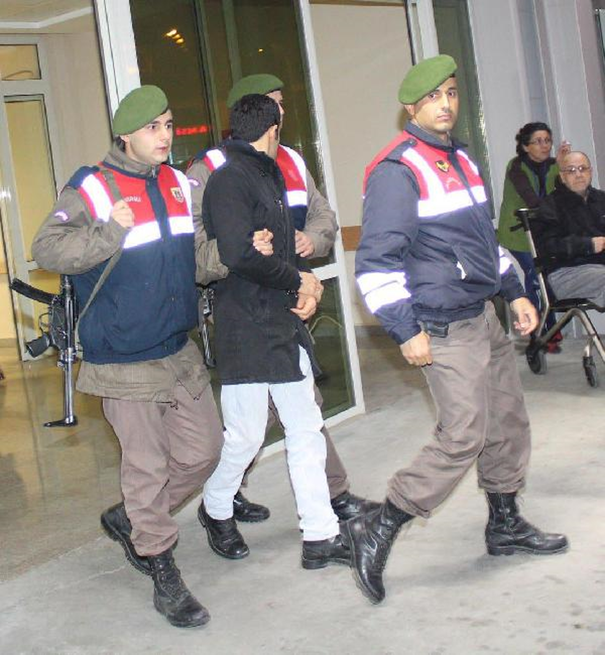 Yolcu Otobüsüyle Esrar Nakline Tutuklama