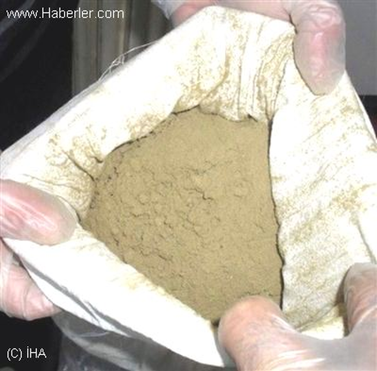 Adıyaman\'da Bir Evde 1 Kilo Esrar Ele Geçirildi