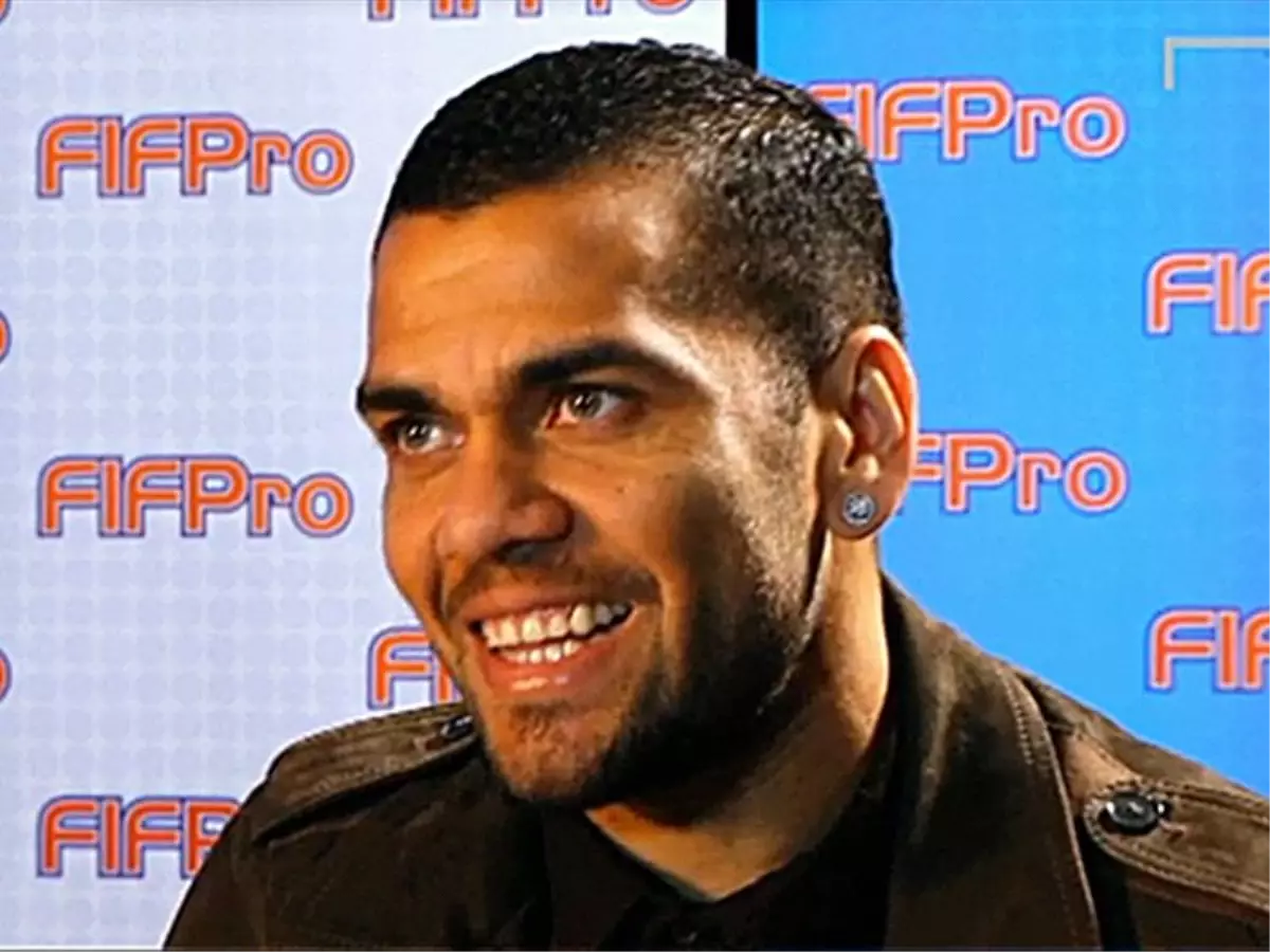 Alves: Ballon D\'or\'u Alsın ya da Almasın, Messi En İyisi