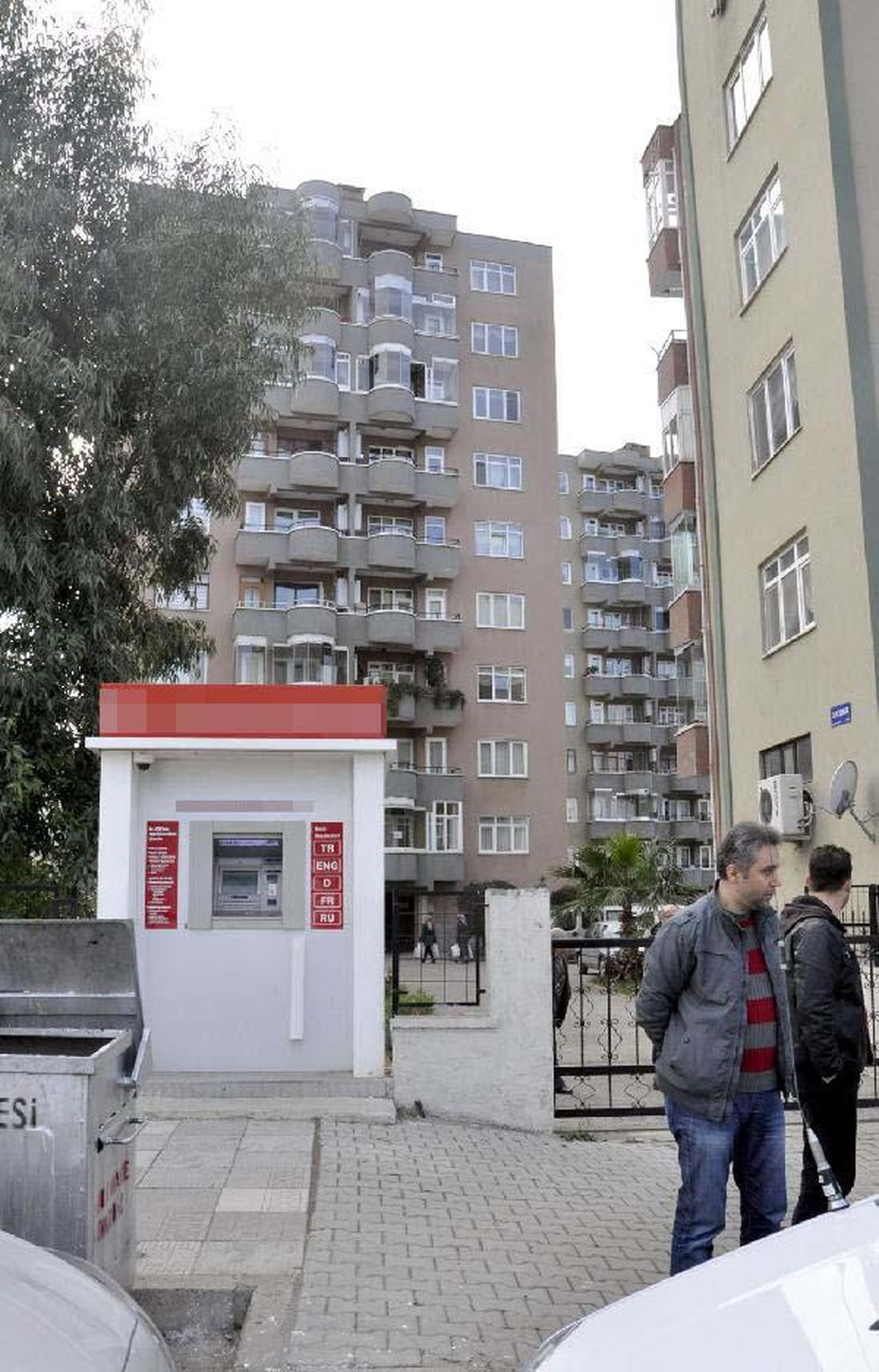 Atm\'yi Soyarken Fark Edilince, Oksijen Tüpünü Bırakıp Kaçtılar