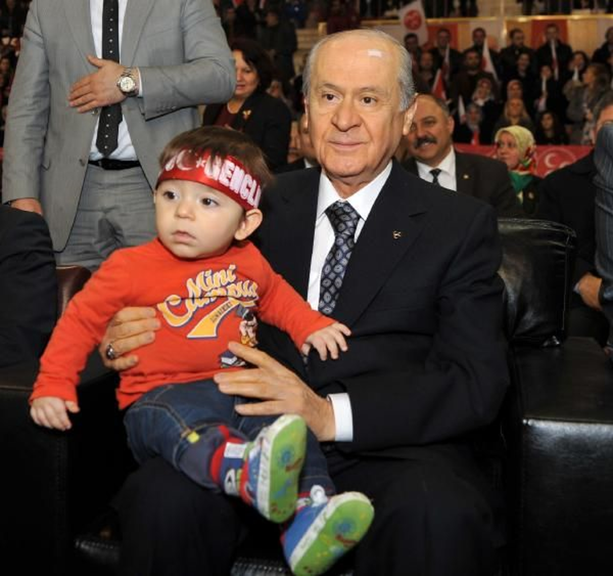 MHP\'li Bahçeli: Engin Alan İçerde PKK\'lılar Dışarıda