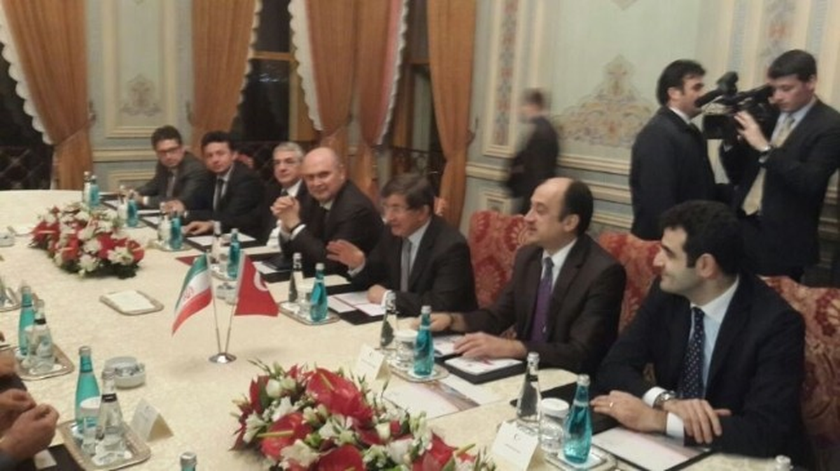 Bakan Davutoğlu, İranlı Mevkidaşı Zarif İle Buluştu