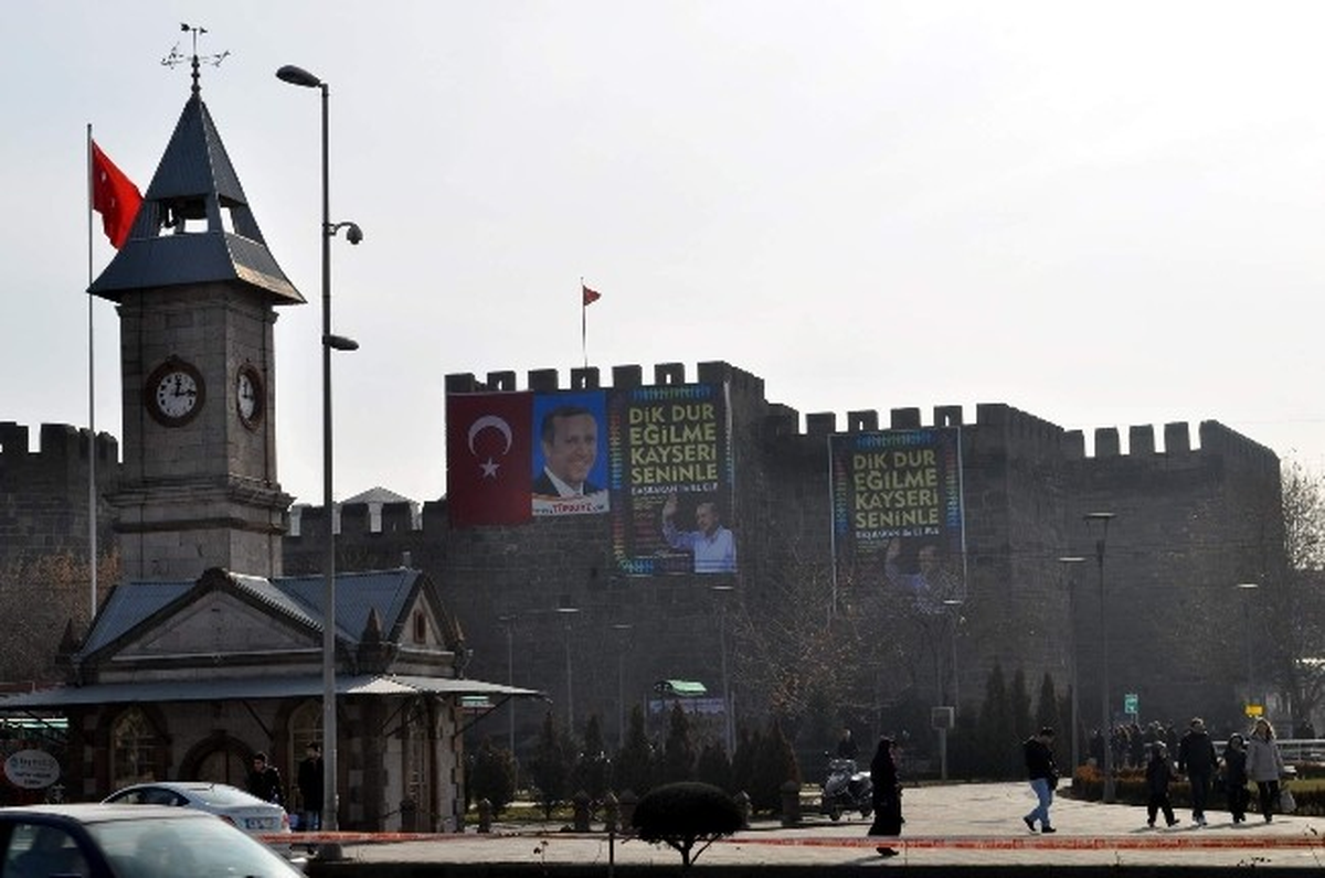 Başbakan Erdoğan\'a Destek İçin İnsan Zinciri