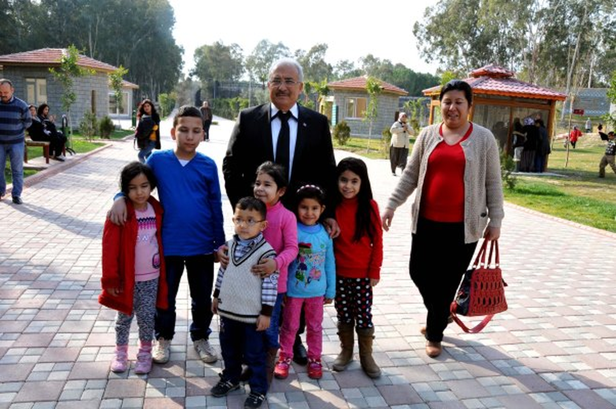 Bölgenin Tek Hayvanat Bahçesi Ziyaretçi Akınına Uğradı
