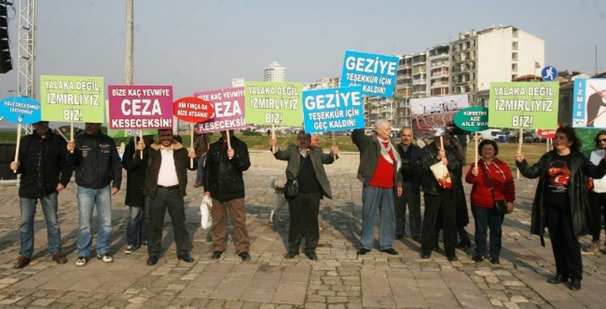 CHP\'lilerden Aziz Kocaoğlu Adaylığına Tepki Eylemi