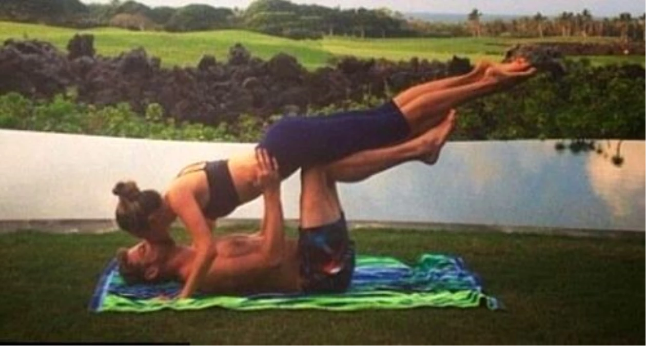 Jenson Button ve Jessica Michibata\'dan Çift Yogası