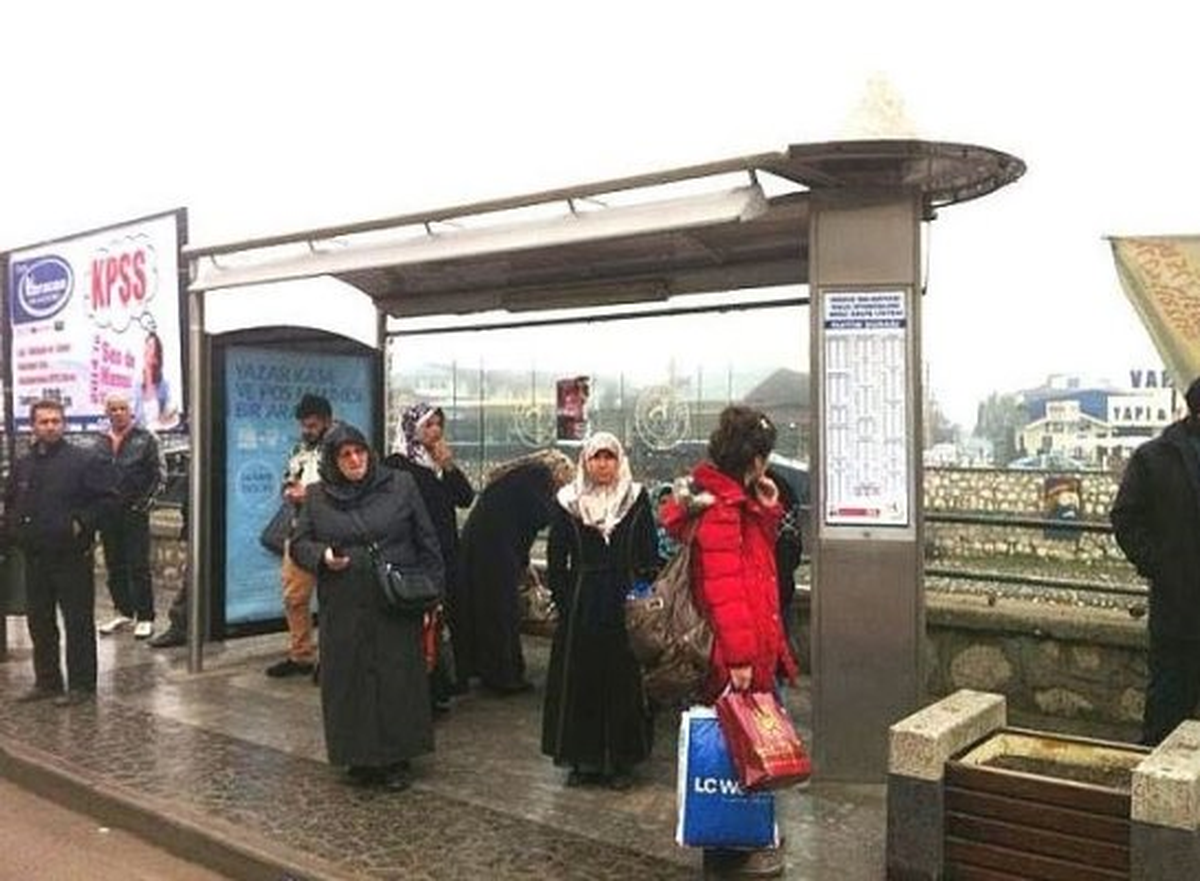 Duraklara Otobüslerin Geçiş Saatleri Konuluyor