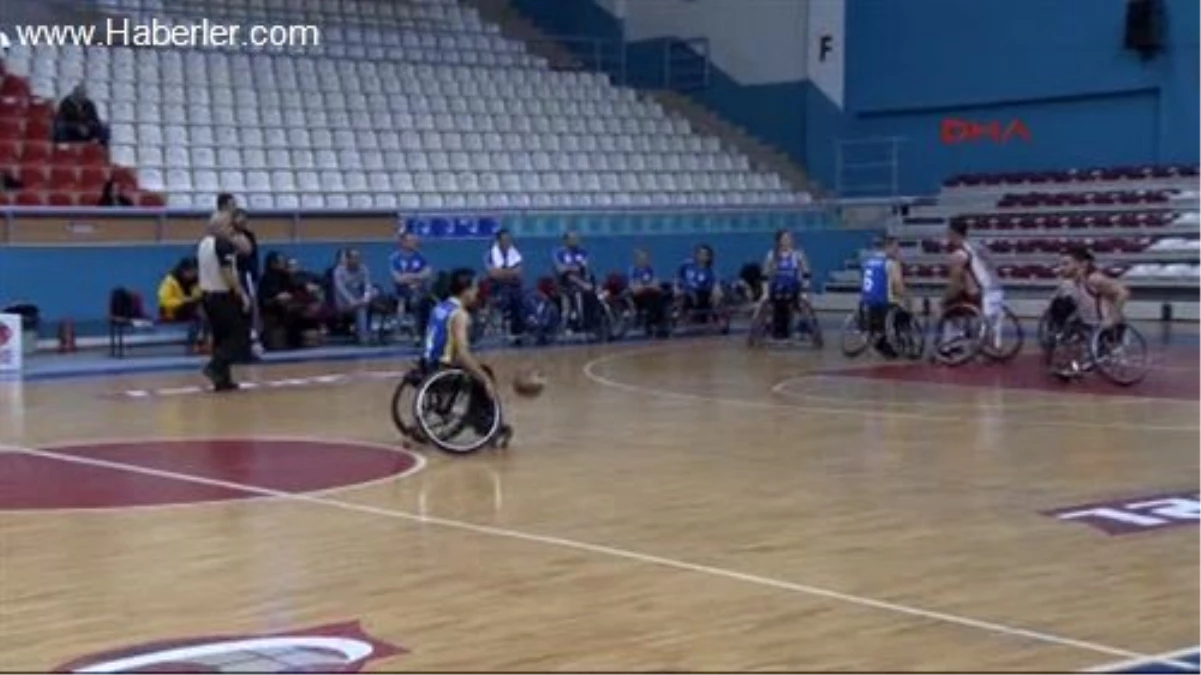 Galatasaray Tekerlekli Sandalye Basketbol Takımı\'na Ödül