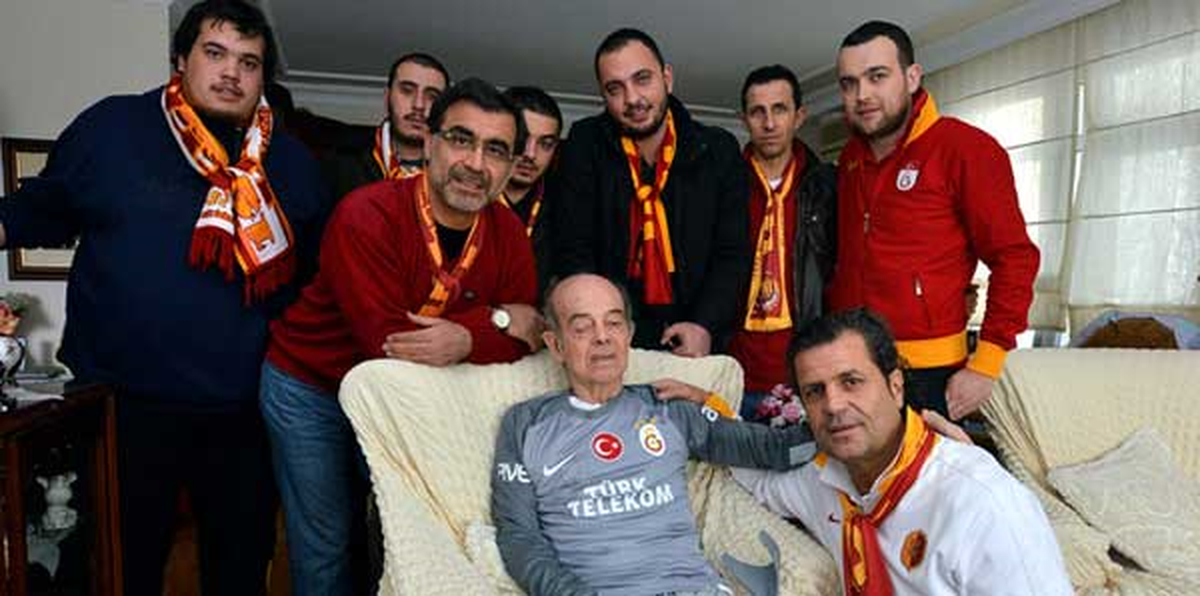 Galatasaraylı Taraftarlardan Şeren\'e, Muslera Forması