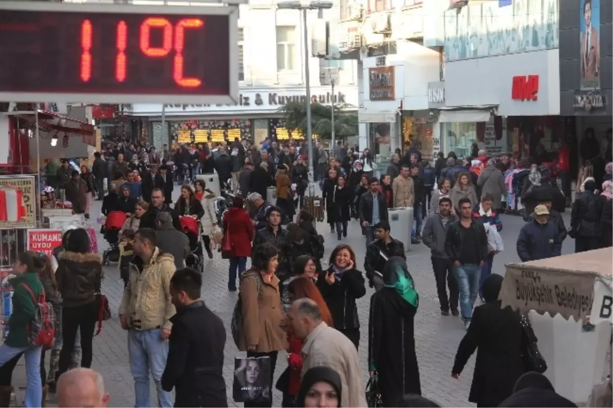 Havalar Isındı, Samsunlular Sokaklara Döküldü