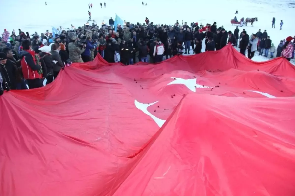 Kars\'ta Kardan Şehit Heykelleri Açıldı