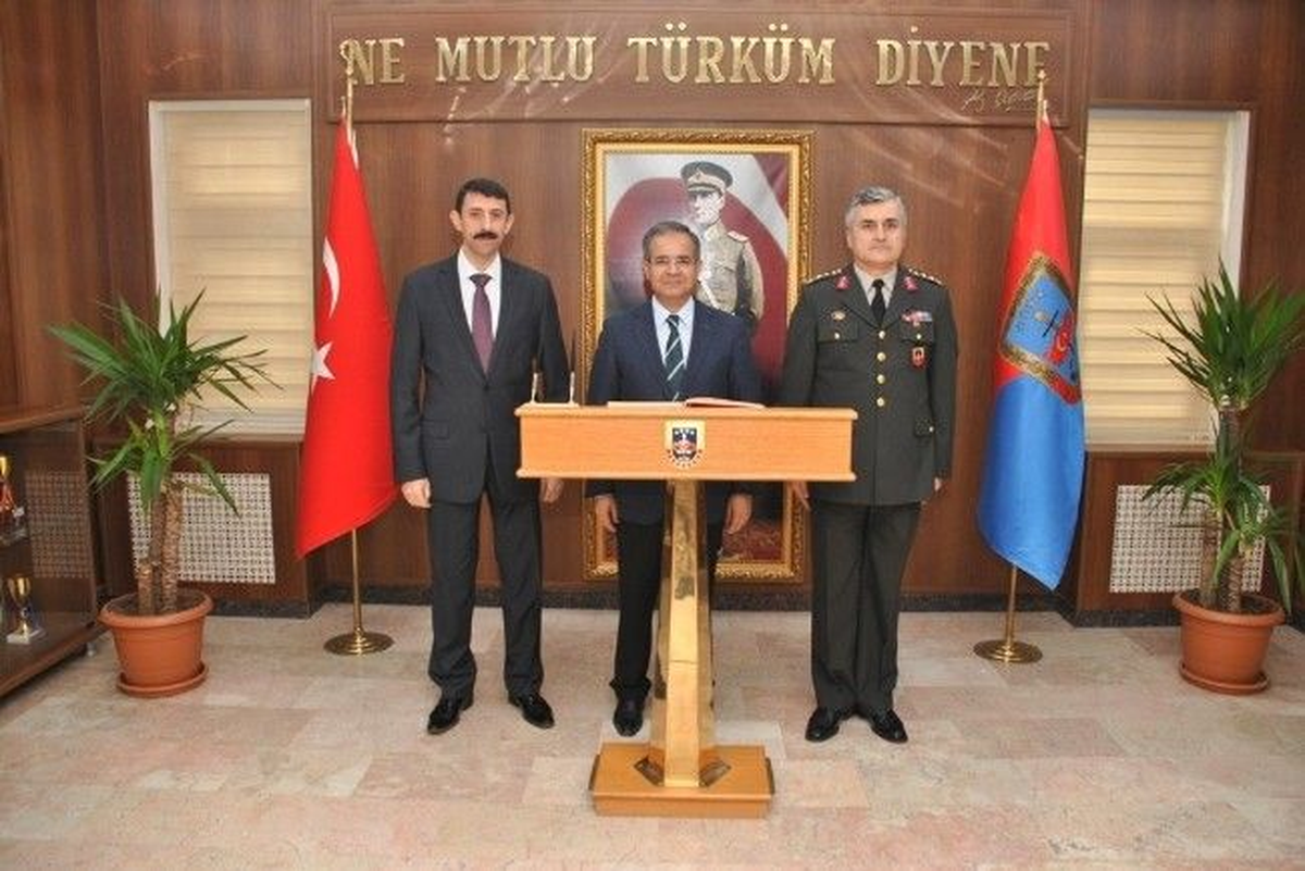 Kilis Valisi Tapsız, İl Jandarma Komutanlığı\'nı Ziyaret Etti
