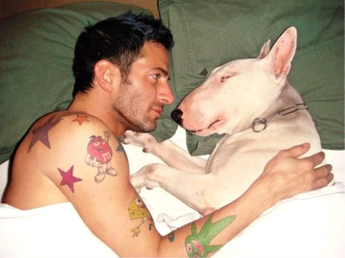 Marc Jacobs, Köpeği ile Teselli Buluyor