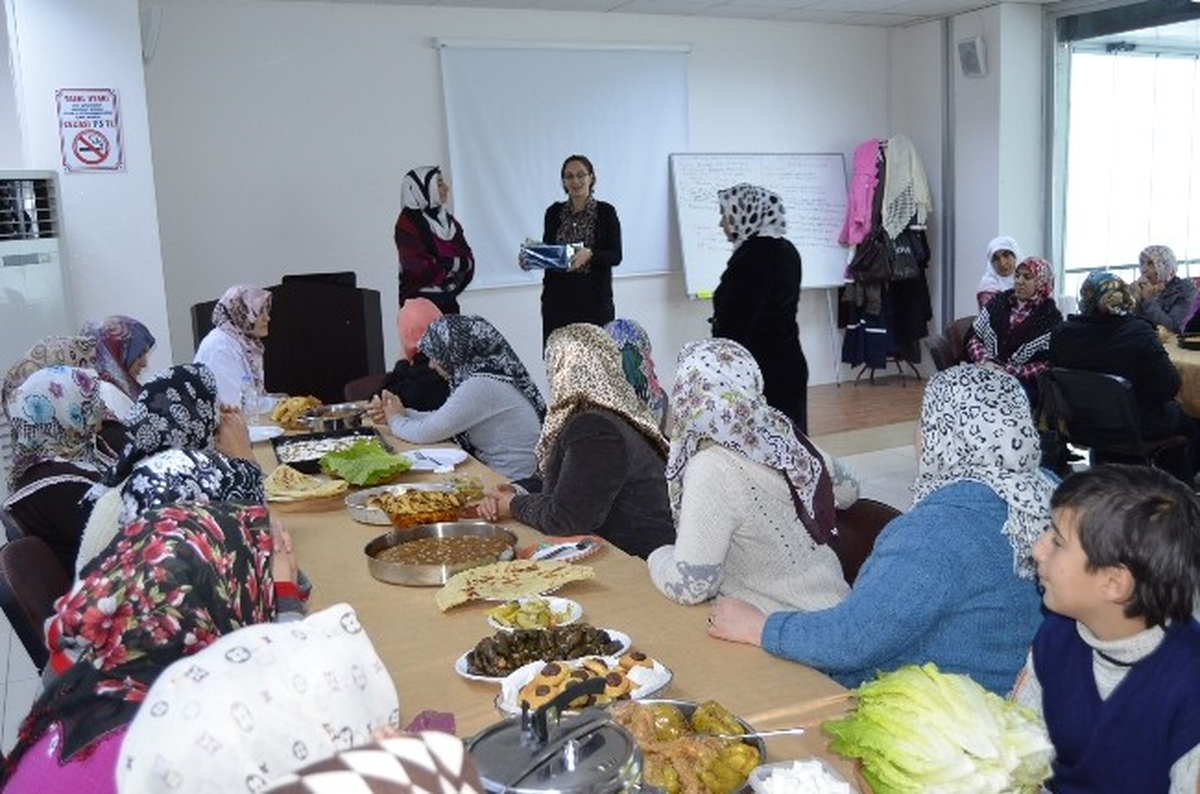 Lice ADEM\'deki Kadınlar Çay Partisinde Bir Araya Geldi