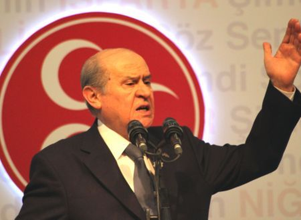 MHP Lideri Bahçeli: Başbakan Derhal İstifa Etmelidir