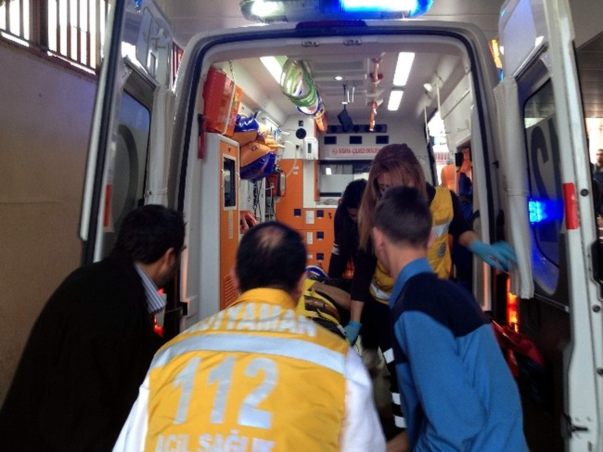 Motosikletle Otomobil Çarpıştı: 1 Yaralı