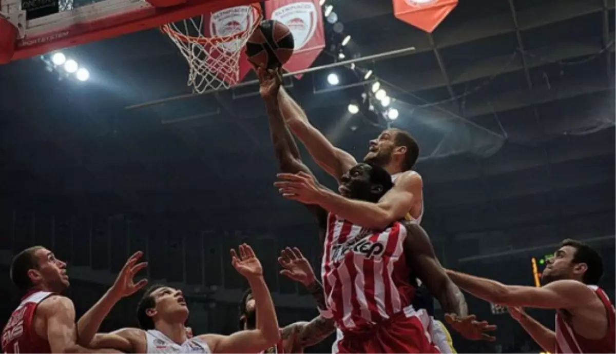 Olympiacos Piraeus: 95 Fenerbahçe Ülker: 82