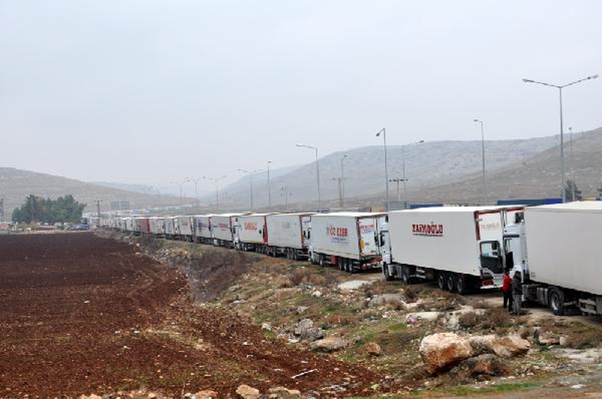 Cilvegözü'nde 20 Kilometrelik TIR Kuyruğu
