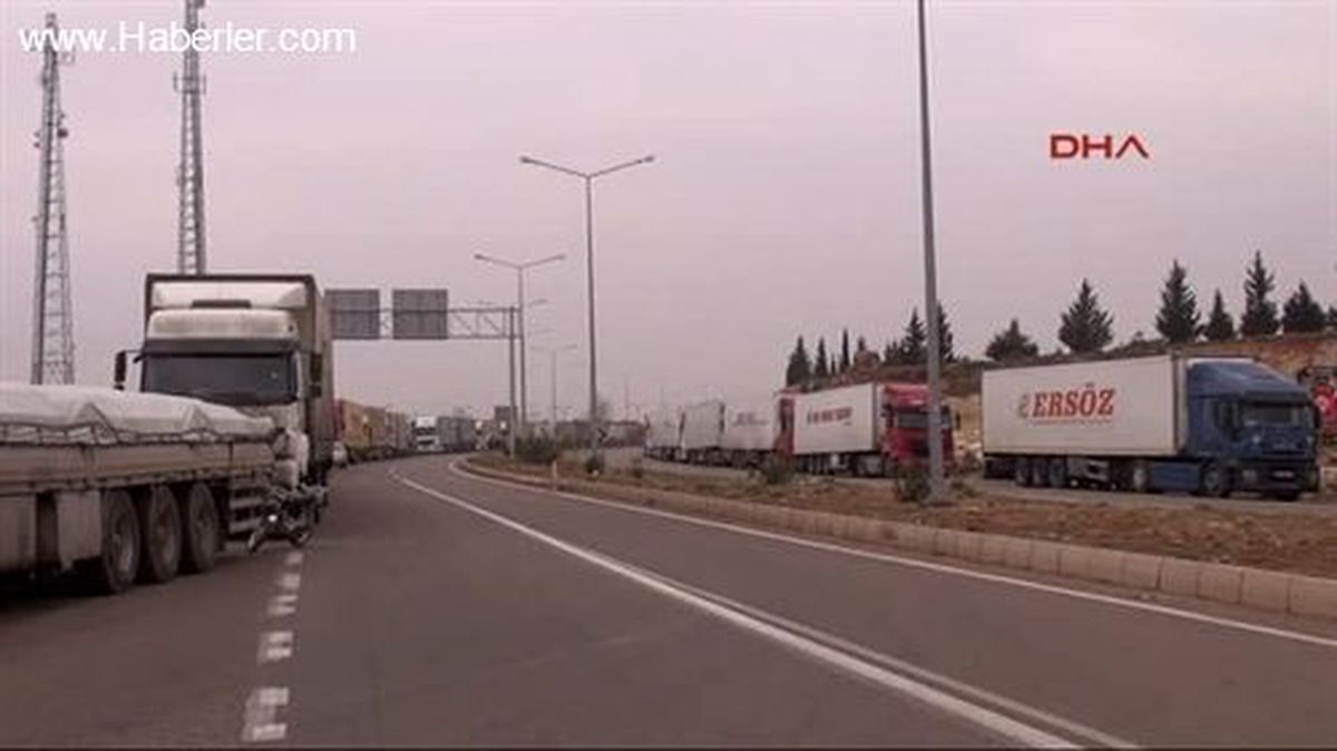 3 Gündür Kapalı Olan Cilvegözü\'nde 20 Kilometrelik Tır Kuyruğu Oluştu
