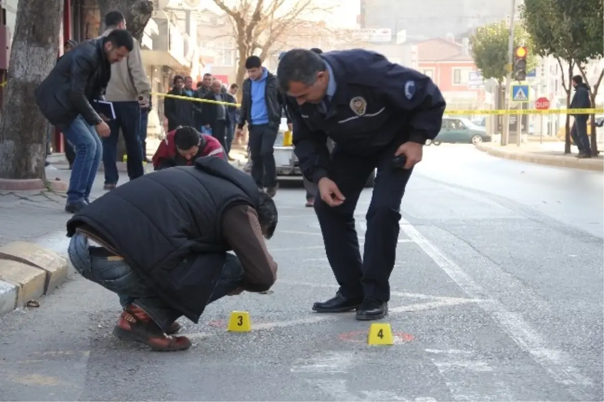 Bacaklarına Dört El Ateş Edilen Şahıs Hastaneye Kaldırıldı