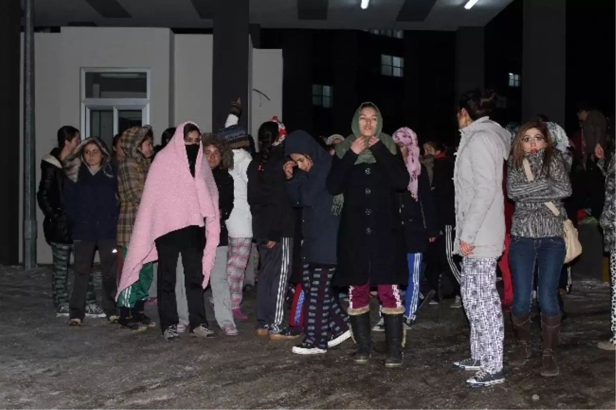 Bingöl\'de Öğrencilerden Kalorifer Eylemi