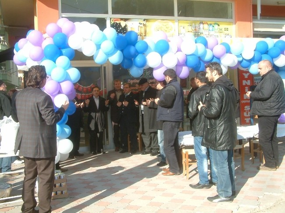 Burhaniye\'de Zeytinyağı Satış Yerleri Artıyor