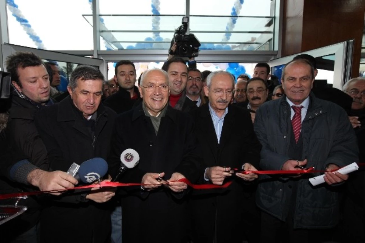Kılıçdaroğlu, Yenimahalle\'de 2014\'ün İlk Açılışını Yaptı