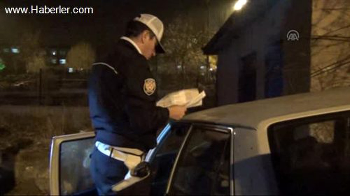 Otomobil bahçe merdivenine çarptı: 3 yaralı -