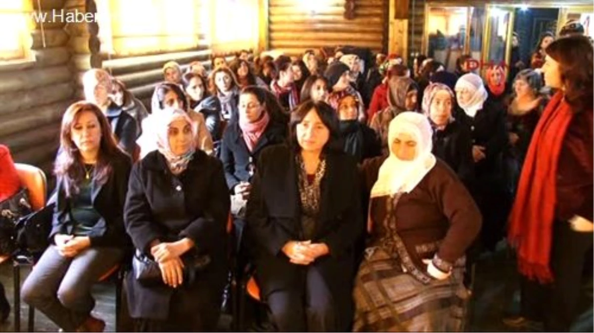 Paris\'te Katledilen 3 Kadın Diyarbakır\'da Anıldı