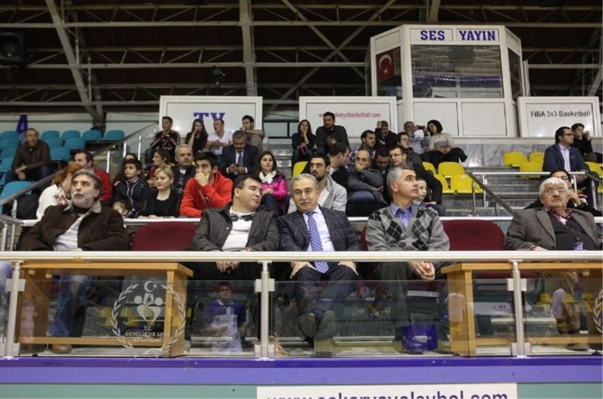 Sakarya Büyükşehir Belediyesi Basketbol Takımı 8\'de 8 Yaptı