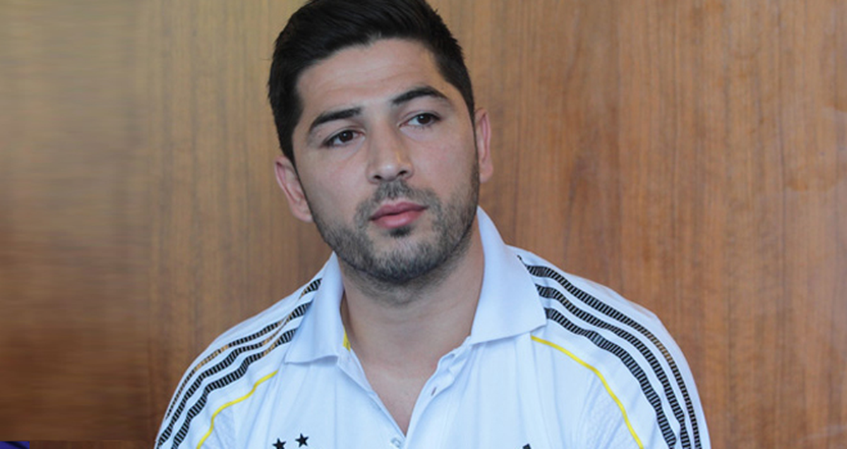Sezer Öztürk Bıçaklandı