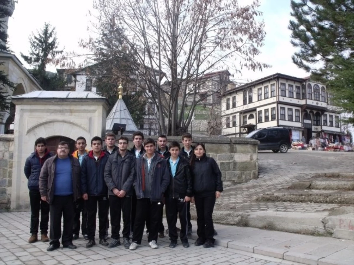 Yalova Anadolu Öğretmen Lisesi Öğrencileri Taraklı\'yı Gezdiler